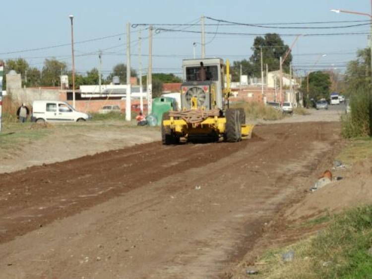 El Municipio trabajó en Barrio Laura reparando y manteniendo calles de tierra  