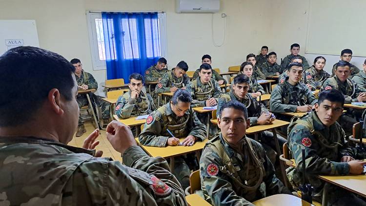 Campaña de instrucción en Baterías para cadetes de la Escuela Naval Militar