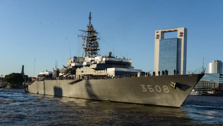 Buques de la Marina de Autodefensa del Japón arribaron al puerto de Buenos Aires