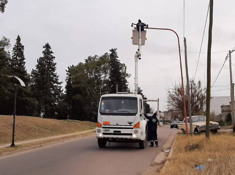 El Municipio instaló nuevas luminarias LED en el interior y el perímetro del Parque San Martín 