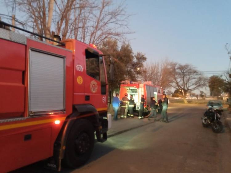 Bomberos Voluntarios acudieron al incendio de un departamento