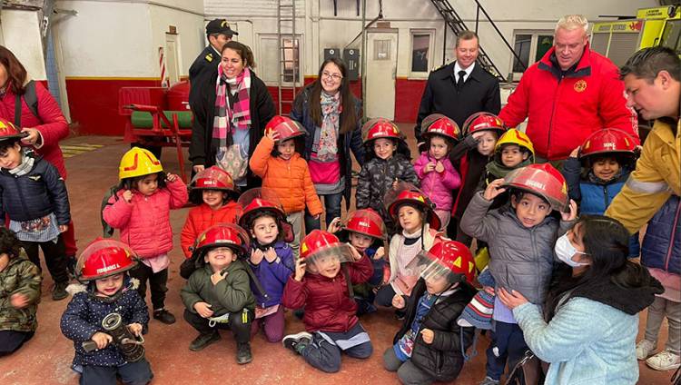 Alumnos del Jardín de Infantes visitaron el Cuartel de Bomberos de la Base Naval Puerto Belgrano