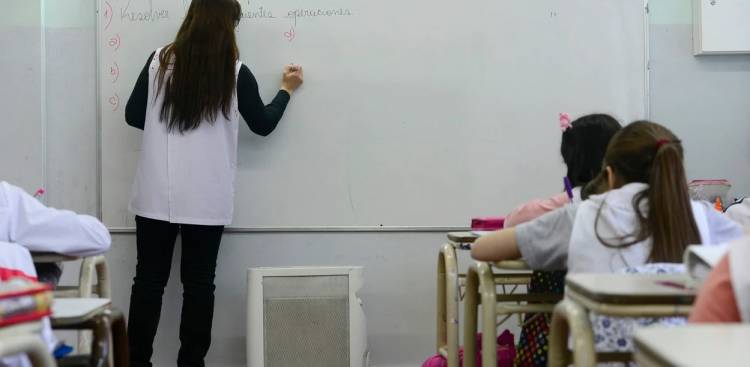 Se lanzaron créditos para auxiliares y docentes bonaerenses