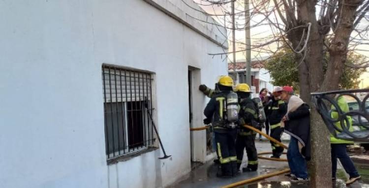 El pasado lunes Bomberos acudieron al incendio de una vivienda