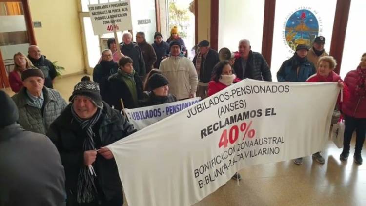 Se mantienen firmes en su reclamo los jubilados y pensionados nacionales de Anses