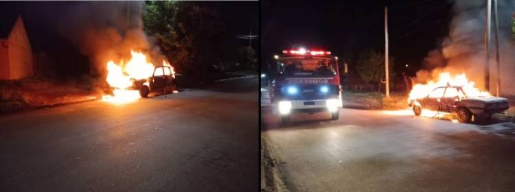 Incendiaron intencionalmente dos autos y un contenedor