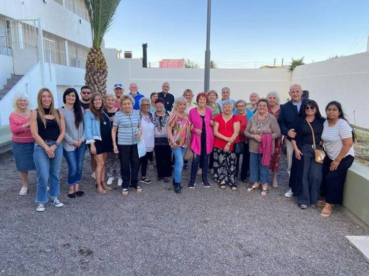 Uset inauguró la “Plazoleta de los adultos mayores” 