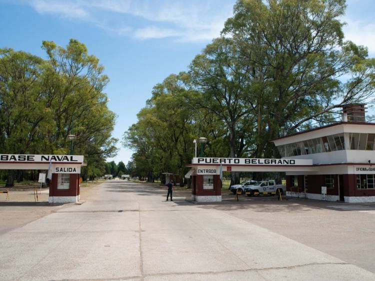 Vuelco en la ruta que une Puerto Belgrano con la Base Baterías