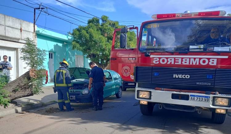 Un auto sufrió un principio de incendio