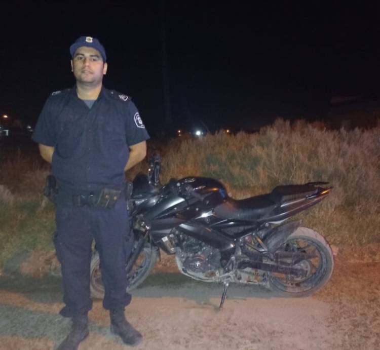 Detuvieron a un hombre que manejaba una moto que había sido robada en Bahía Blanca