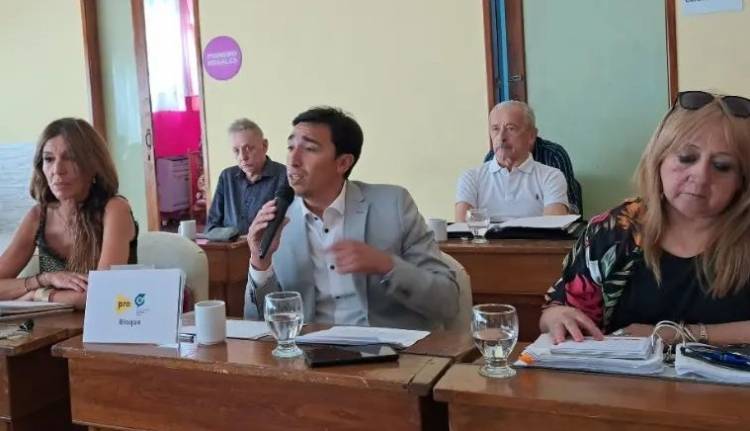 “Esperamos que Aristimuño cumpla la Ordenanza del Boleto Estudiantil Gratuito”, dijo Aramayo