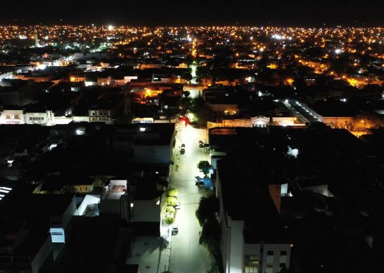 Se colocaron luminarias LED en las calles Urquiza y 25 de may0