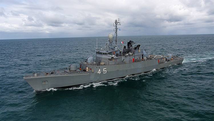 La corbeta ARA “Robinson” se adiestró en el mar