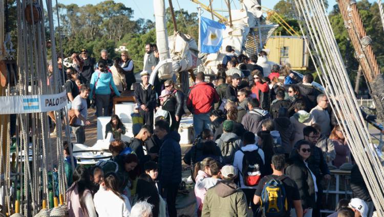 La fragata ARA “Libertad” abrió sus puertas al público