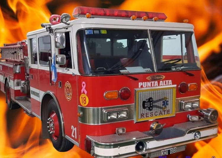 Bomberos Voluntarios auxiliaron a una mujer que cayó en la fosa de un gimnasio