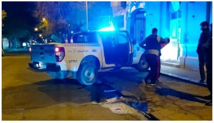 Un hombre acusado de abuso fue detenido en la vía pública 