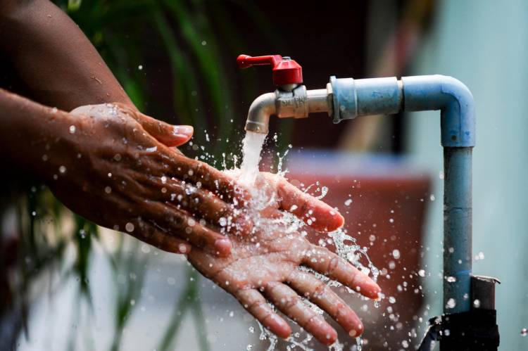 Desde ABSA se pidió un aumento de la tarifa de agua potable del 100%, en dos tramos