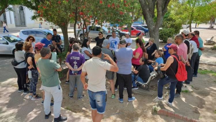 Hoy por la noche finaliza el paro de los trabajadores municipales en Coronel Rosales