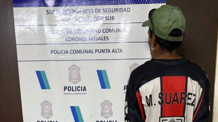 Iba en bicicleta, con un encendedor, iniciando incendios en la ruta 3, fue detenido