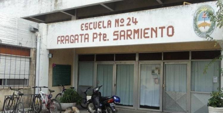 Vándalos ingresaron a la Escuela 24 de la Base Naval, rompieron candados y robaron comida
