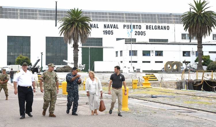 Autoridades del Ministerio de Defensa visitaron Puerto Belgrano