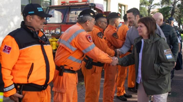 Bullrich afirmó que se está armando un hospital de campaña en Bahía Blanca