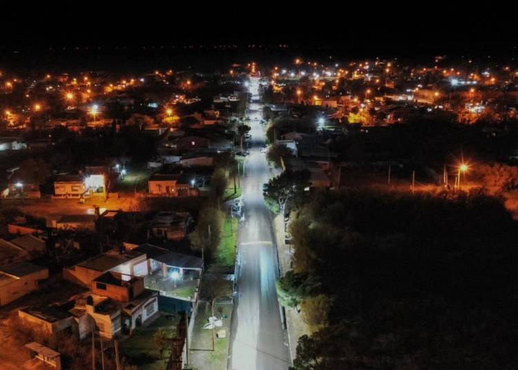 Se realizó la colocación de luminarias LED en el acceso a Villa Arias