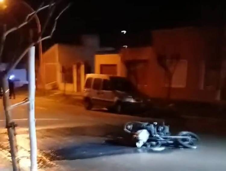 Pérdidas totales en el incendio de una moto, el dueño la había comprado 20 minutos antes