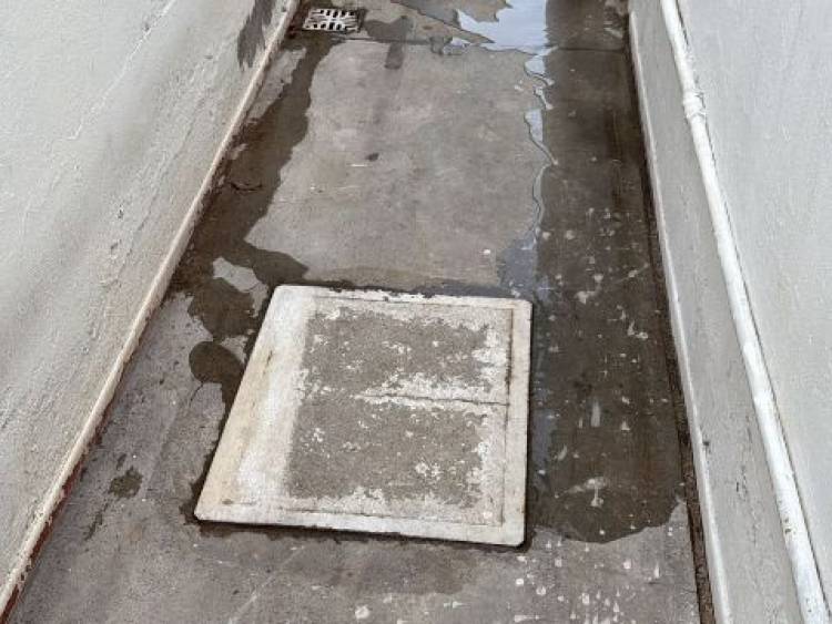 Solicitan reparar de manera urgente un conducto cloacal que ocasiona desbordes a varios vecinos