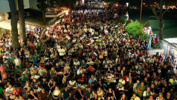 JAF se presentó en Pehuen Co ante una multitud 