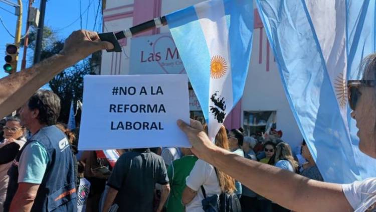 Se realizó una concentración como medida de fuerza en el centro de Punta Alta 