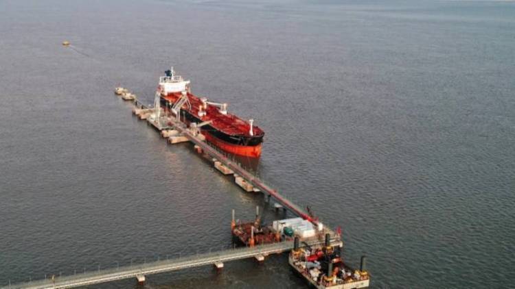 Puerto Rosales supera los 100 buques en el muelle que exporta el crudo de Vaca Muerta