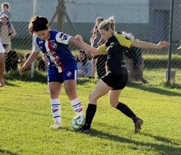 En un partido lleno de goles, Rosario Femenino empató 3 a 3 ante Estrella de Oro