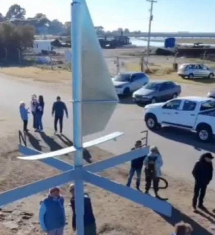 Windsurfistas homenajearon a Washington Rodríguez con un monumento en Arroyo Pareja
