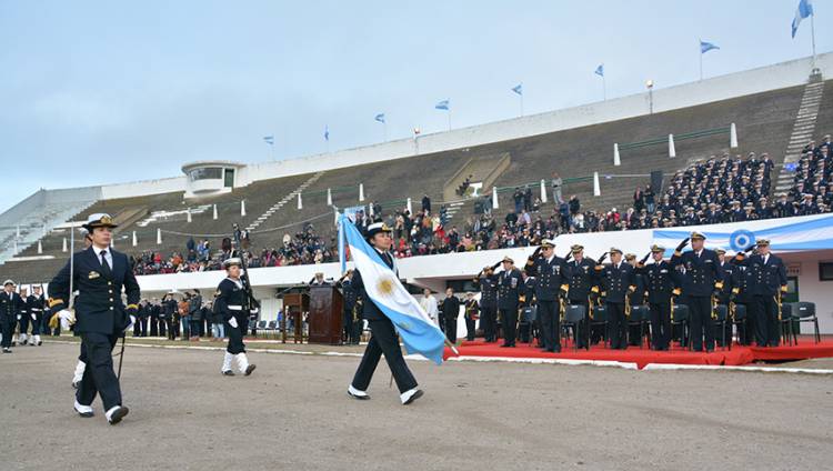 Este sábado se realizará la Ceremonia de Jura de la Bandera y entrega de espadas en Puerto Belgrano