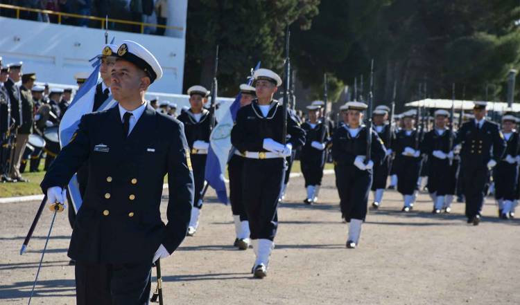Se realizaron actos por el Día de la Bandera en Punta Alta y la Base Naval Puerto Belgrano