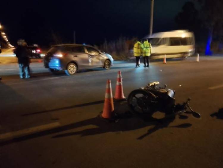 Chocaron una moto y un auto en la Ruta 229, sobre acceso a Villa del Mar
