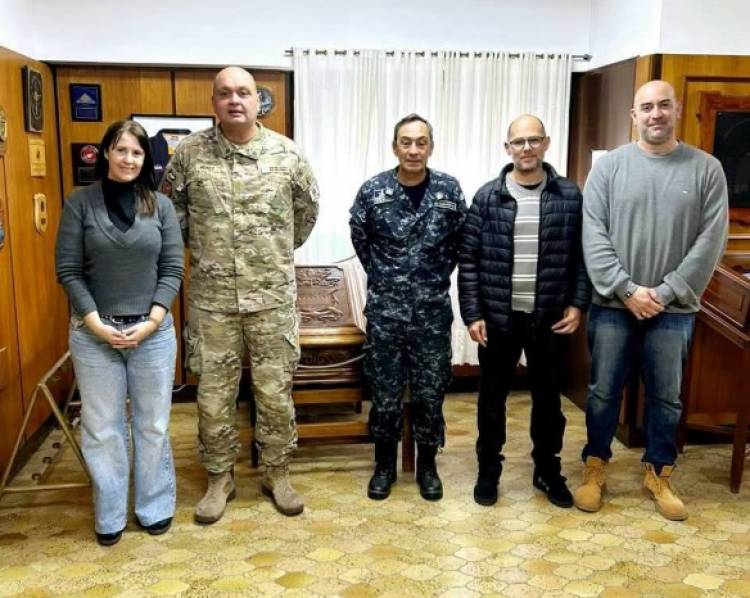 APCJ planteó a autoridades navales la crítica situación laboral del personal civil de las Fuerzas Armadas
