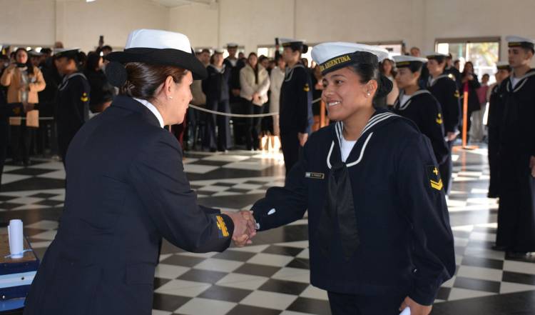 Egresaron Cabos enfermeros de la Escuela de Suboficiales de la Armada